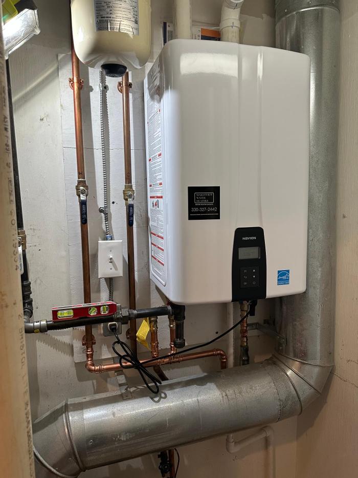 @makeithot water heaters llc Logo