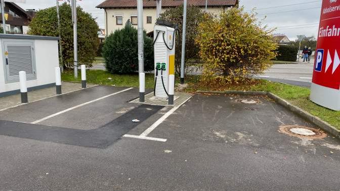 Shell Recharge Charging Station, Hohenzollernstraße in Holzgerlingen