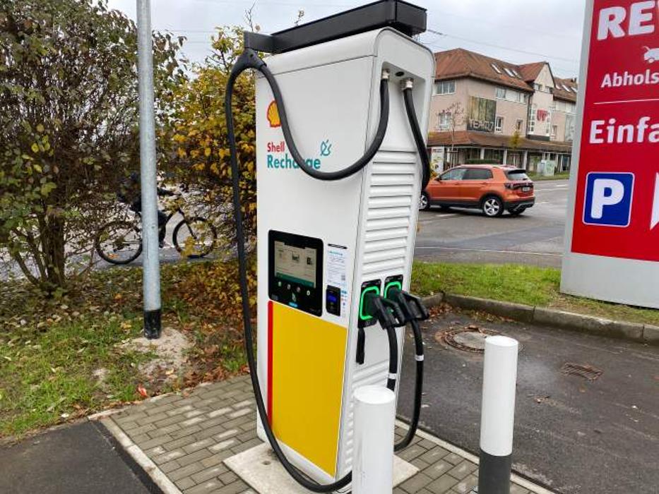 Shell Recharge Charging Station, Hohenzollernstraße in Holzgerlingen