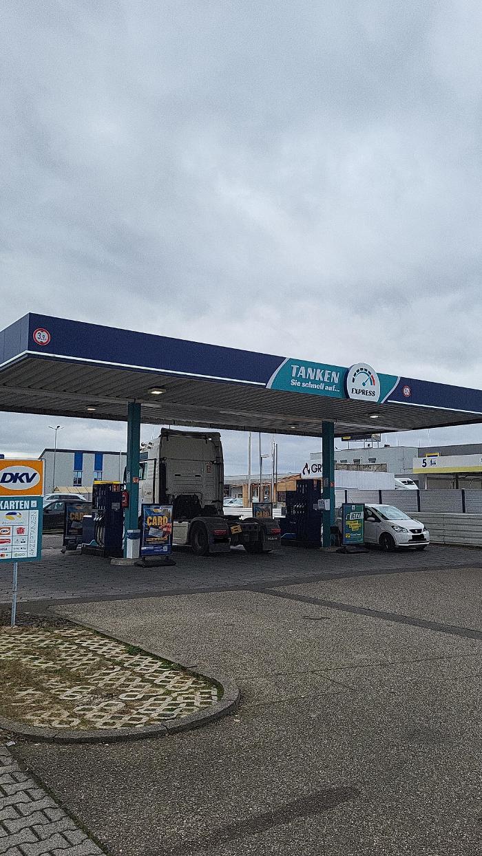 Tankstelle am E Center, Gaußstraße in Lampertheim