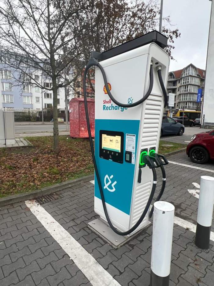 Shell Recharge Charging Station, Mariendorfer Damm in Berlin