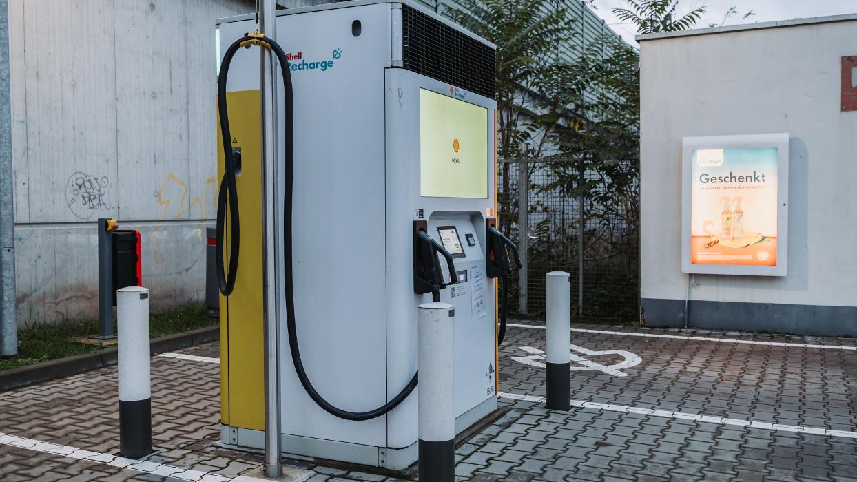 Shell Recharge Charging Station, Mörfelder Landstr. in Frankfurt am Main