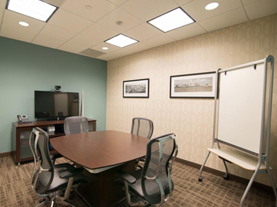 Regus - Illinois, Glenview - Prairie Glen - Glenview NAS, IL