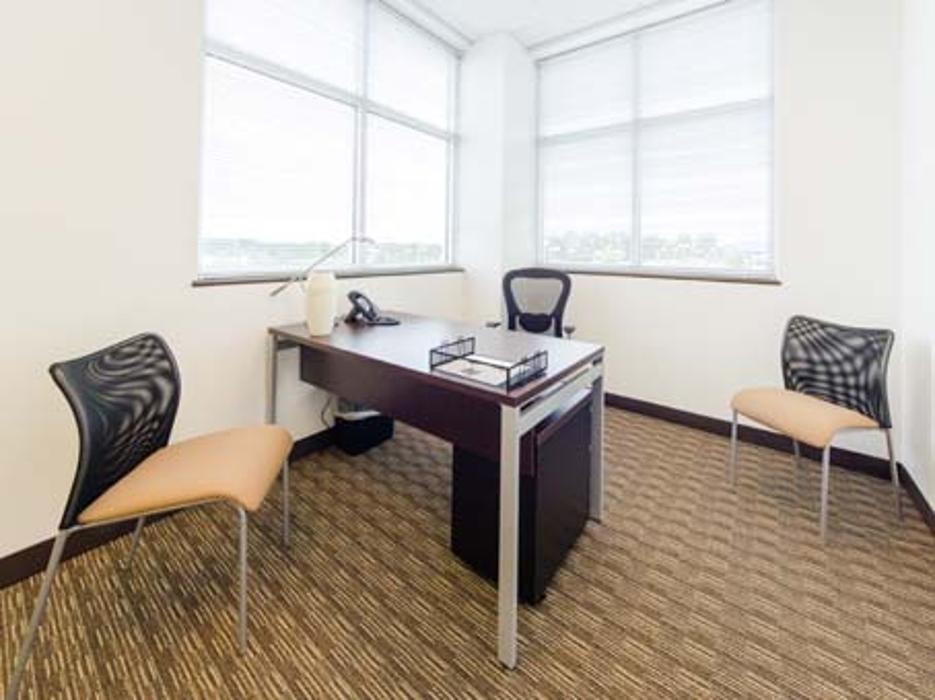 Regus - North Carolina, Winston-Salem - St. George Square - Winston Salem, NC