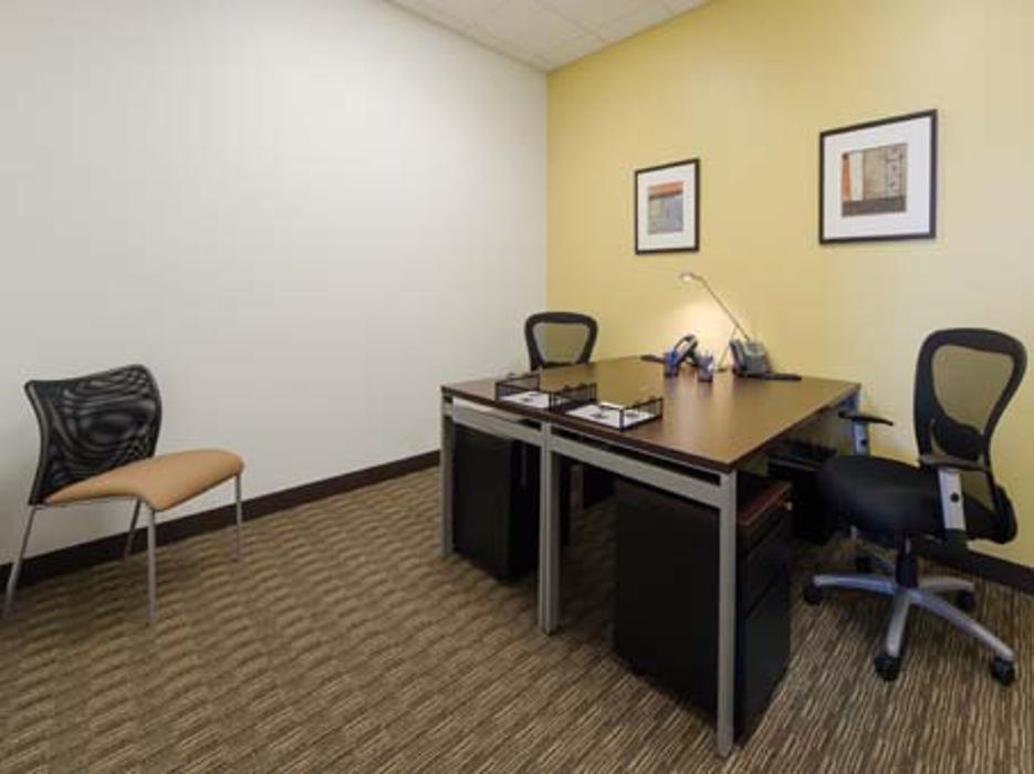 Regus - North Carolina, Winston-Salem - St. George Square - Winston Salem, NC