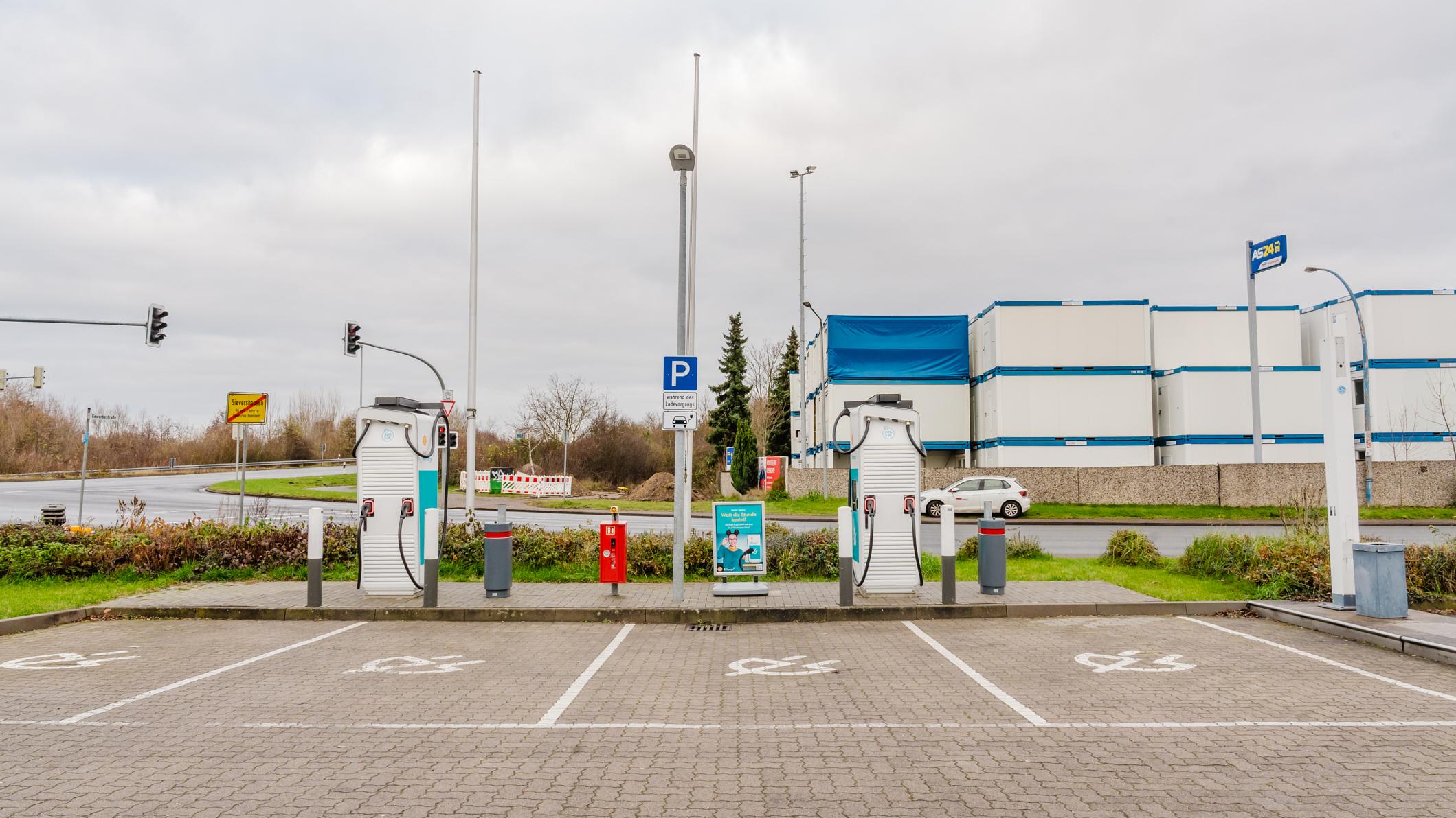 Shell Recharge Charging Station, Niedersachsenstraße in Lehrte