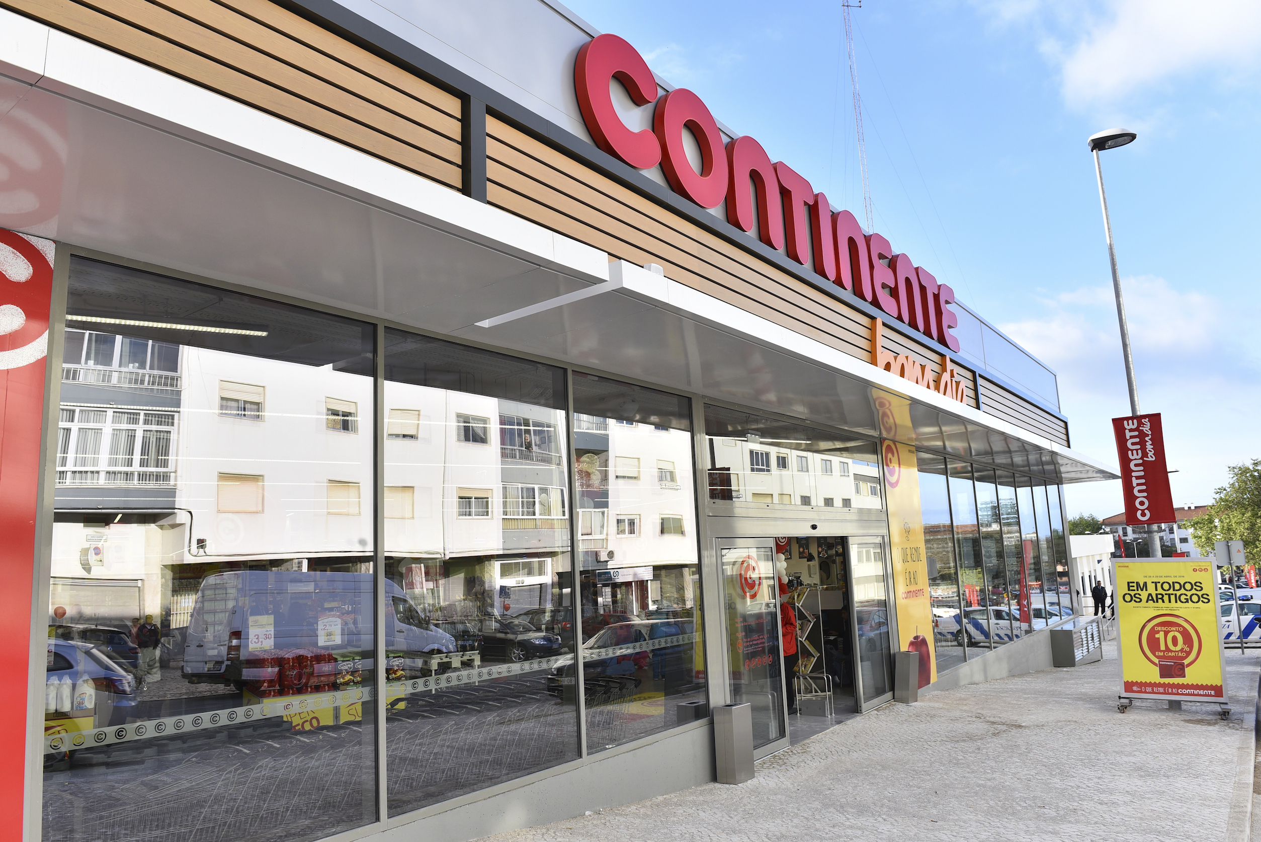 Foto de Continente Bom Dia Parede