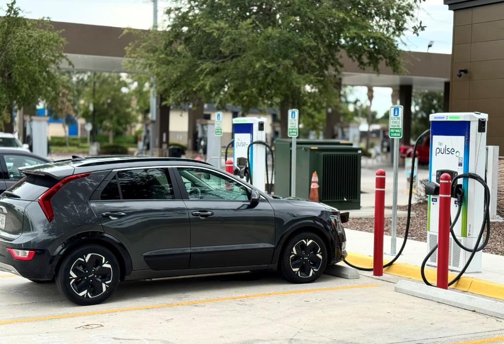 bp pulse Charging Station