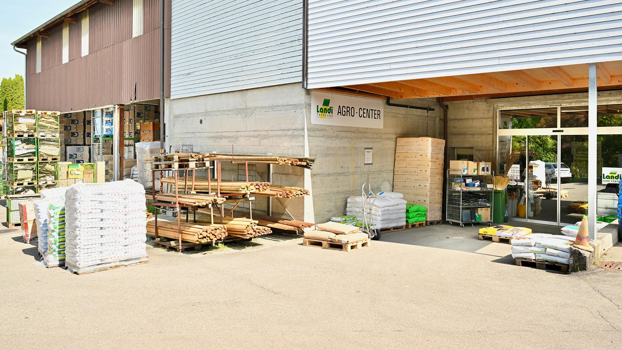 Agrar-Center Uesslingen, Schaffhauserstrasse in Uesslingen