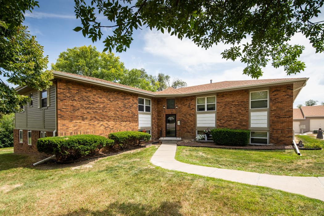 Behm Apartments - Elkhorn, NE