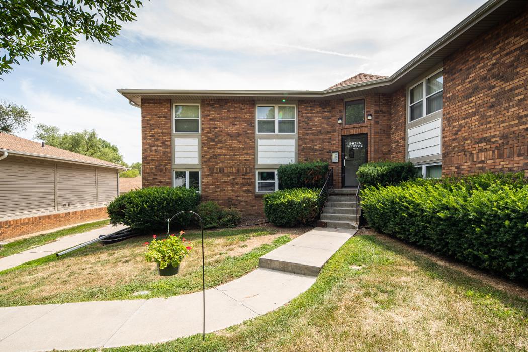 Behm Apartments - Elkhorn, NE