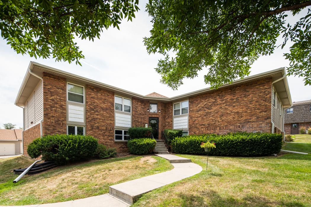 Behm Apartments - Elkhorn, NE