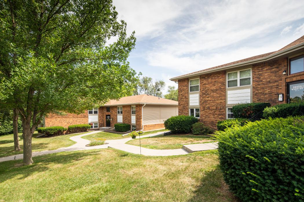 Behm Apartments - Elkhorn, NE