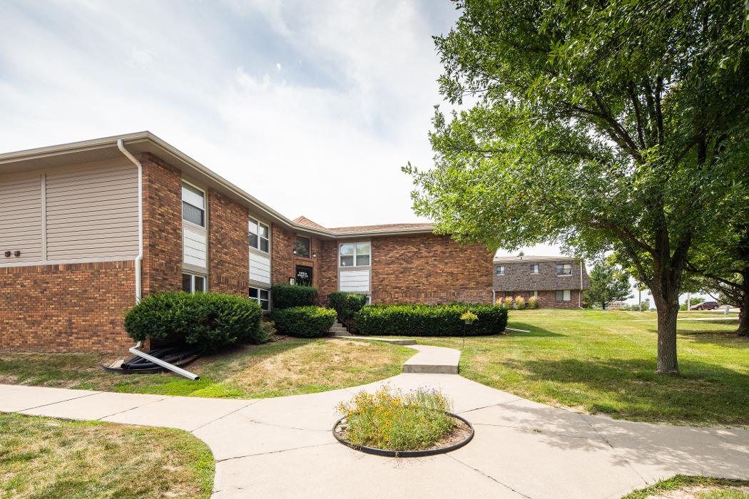 Behm Apartments - Elkhorn, NE