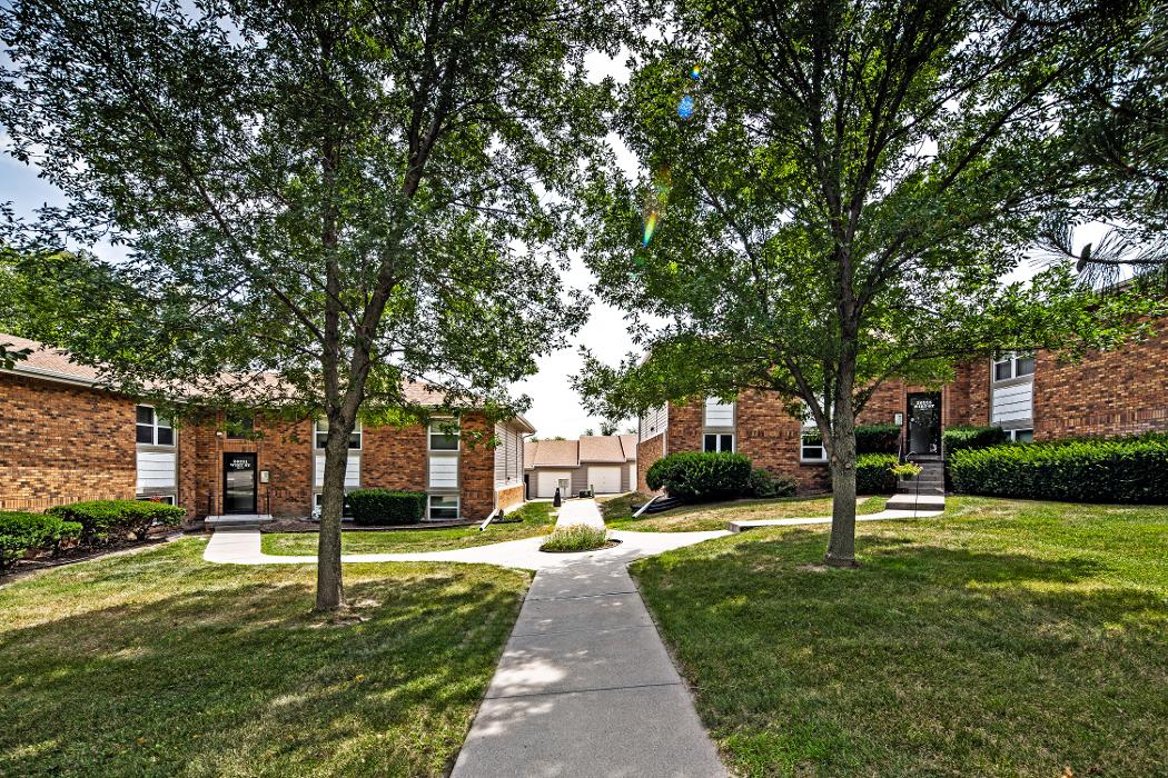 Behm Apartments - Elkhorn, NE