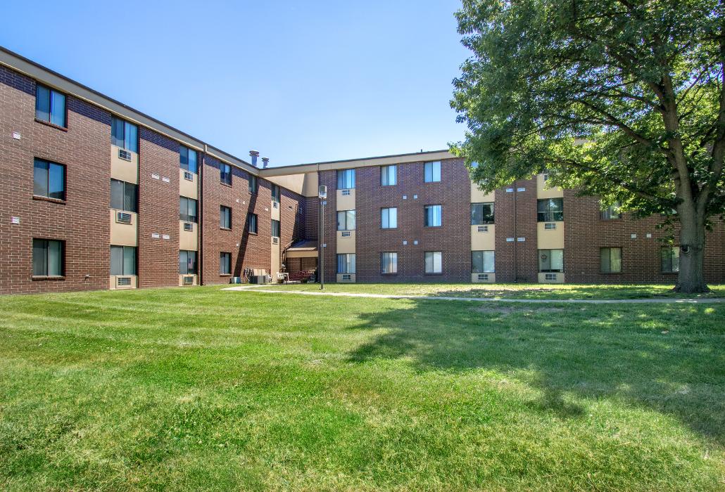 Logan Park Apartments - Des Moines, IA