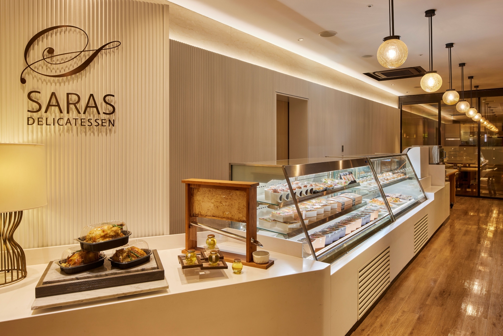 公式】アートホテル大阪ベイタワー「SARAS」