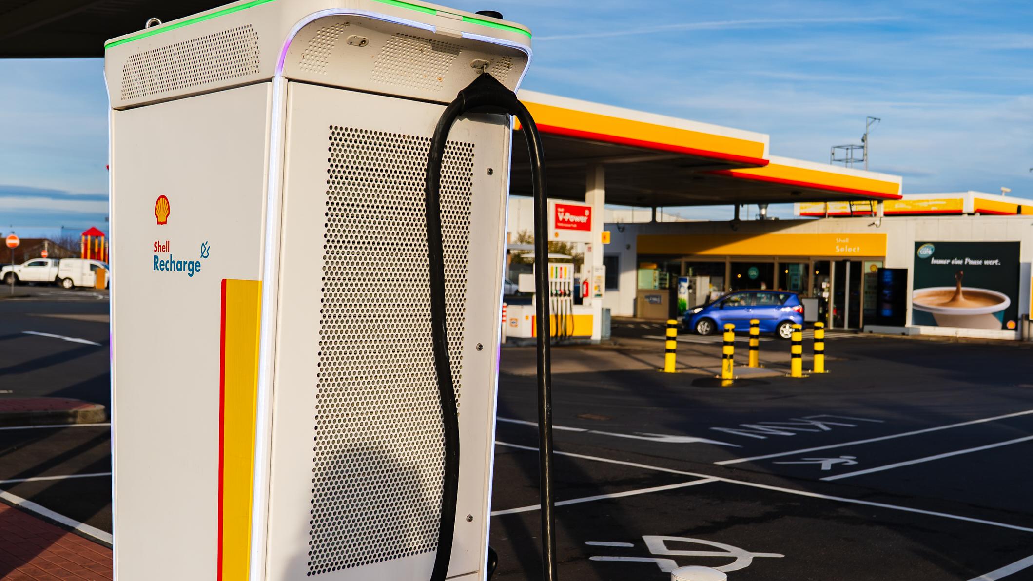 Shell Recharge Charging Station, Parkallee in Weilerswist