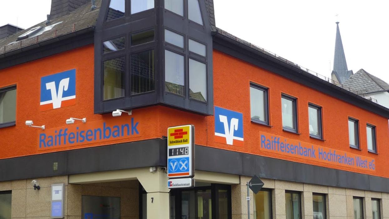 Raiffeisenbank Hochfranken West eG, Geschäftsstelle Sparneck (Videostele), Marktplatz in Sparneck