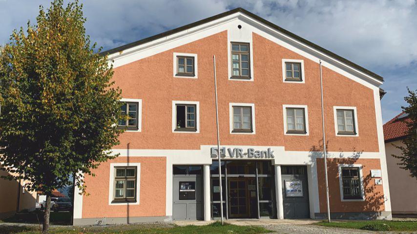 VR-Bank Passau eG, Geschäftsstelle Hohenau, Dorfplatz in Hohenau