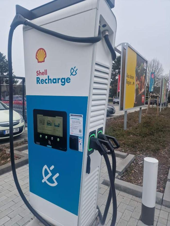 Shell Recharge Charging Station, Heinrich-Heine-Str. in Bad Liebenwerda