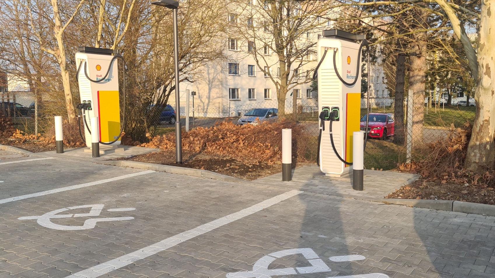 Shell Recharge Charging Station, Neustädter Straße in Weida