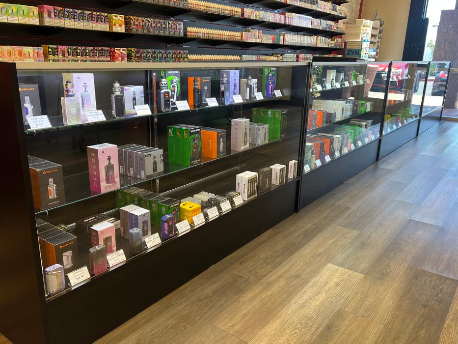 Red Star Vapor & CBD - Glendale, AZ