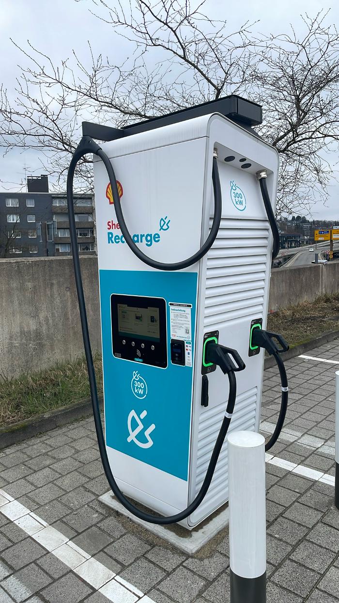 Shell Recharge Charging Station, Willy-Brandt-Platz in Remscheid