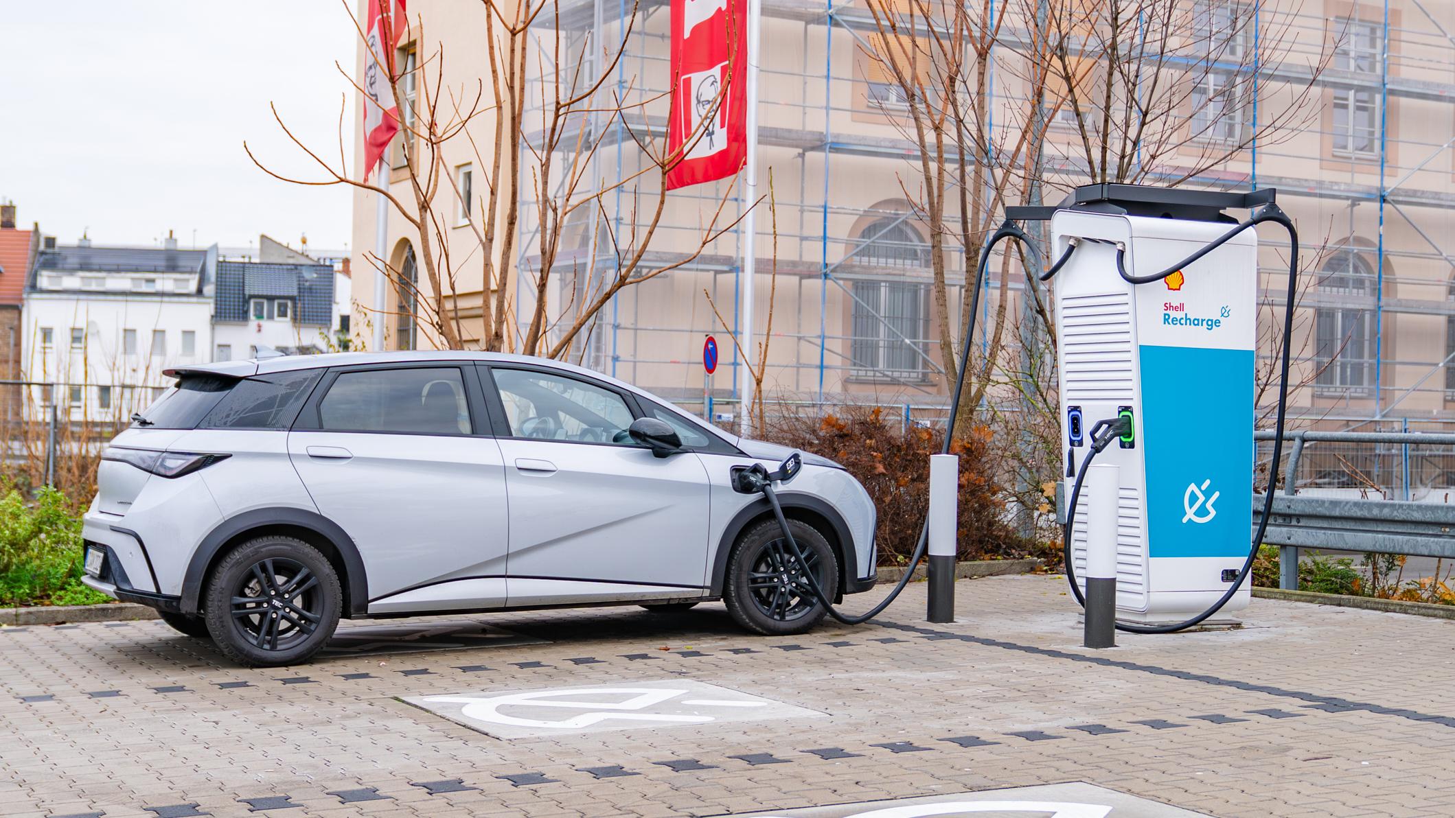 Shell Recharge Charging Station, Schönauer Straße in Worms