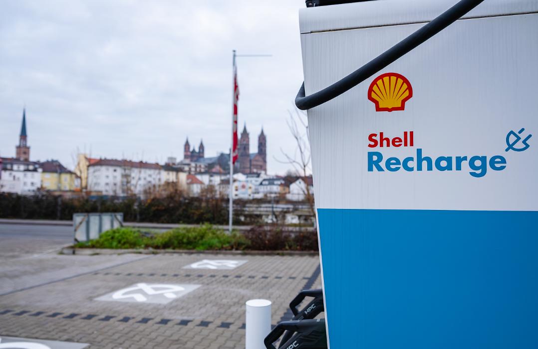 Shell Recharge Charging Station, Schönauer Straße in Worms