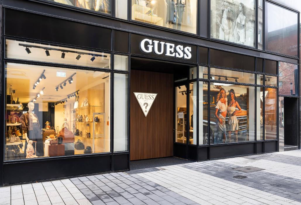 GUESS, O7 in Mannheim