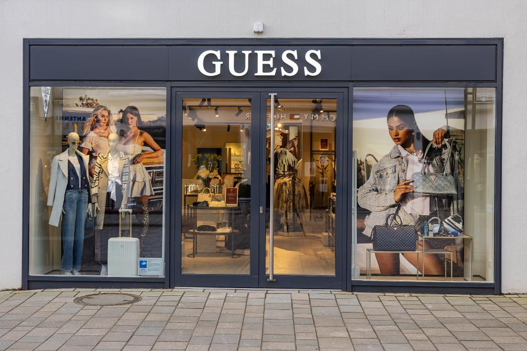 GUESS, Friedrichstraße in Sylt