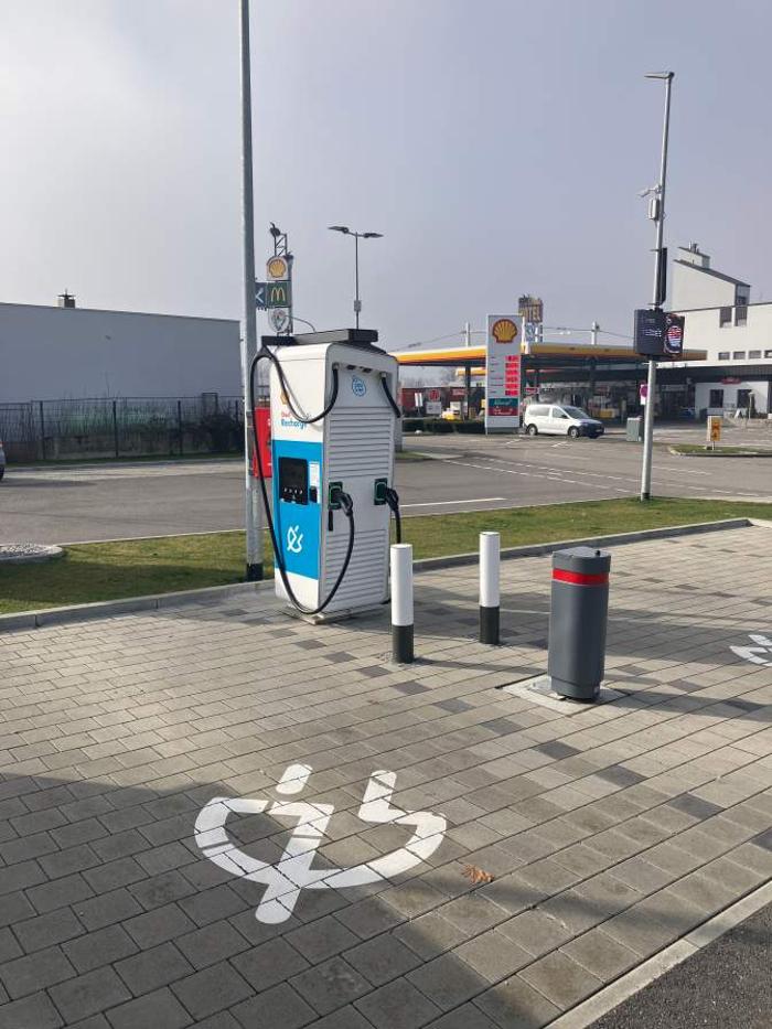 Shell Recharge Charging Station, Robert-Bosch-Straße in Jettingen-Scheppach