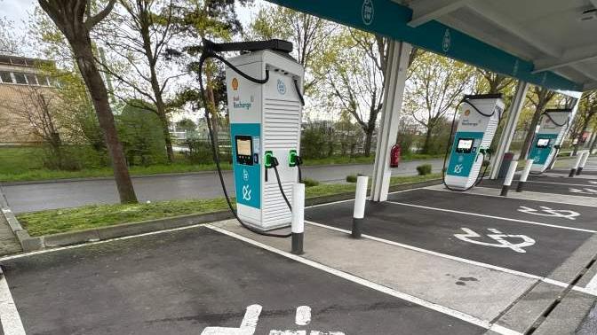 Shell Recharge Charging Station, Breisgauallee in Herbolzheim
