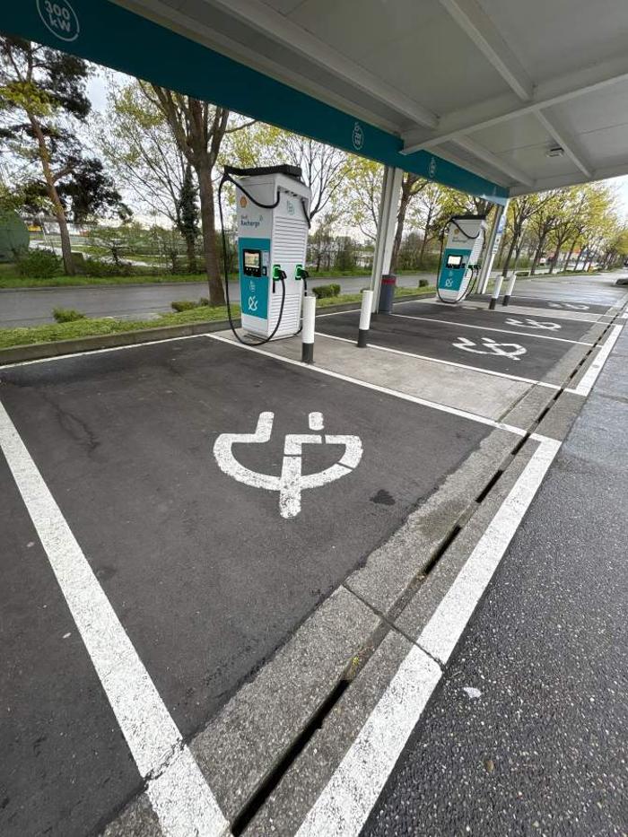 Shell Recharge Charging Station, Breisgauallee in Herbolzheim