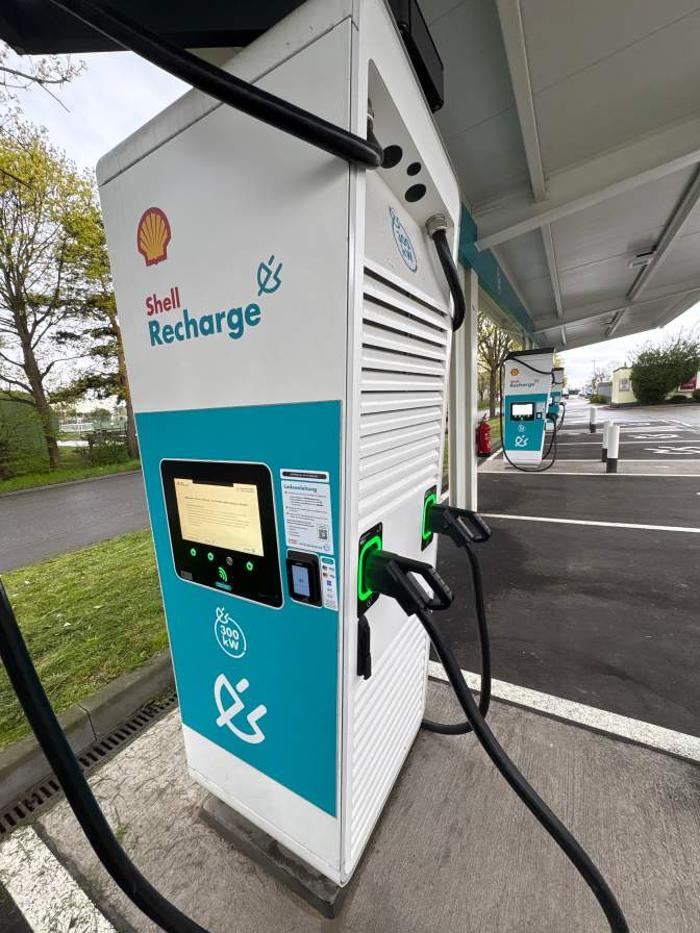 Shell Recharge Charging Station, Breisgauallee in Herbolzheim