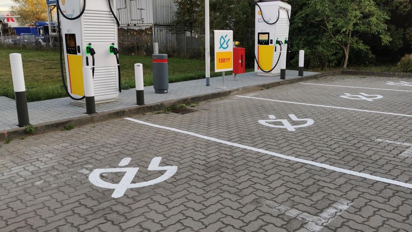 Shell Recharge Charging Station, Maerkische Allee in Berlin