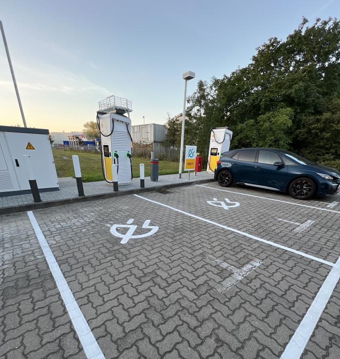 Shell Recharge Charging Station, Maerkische Allee in Berlin