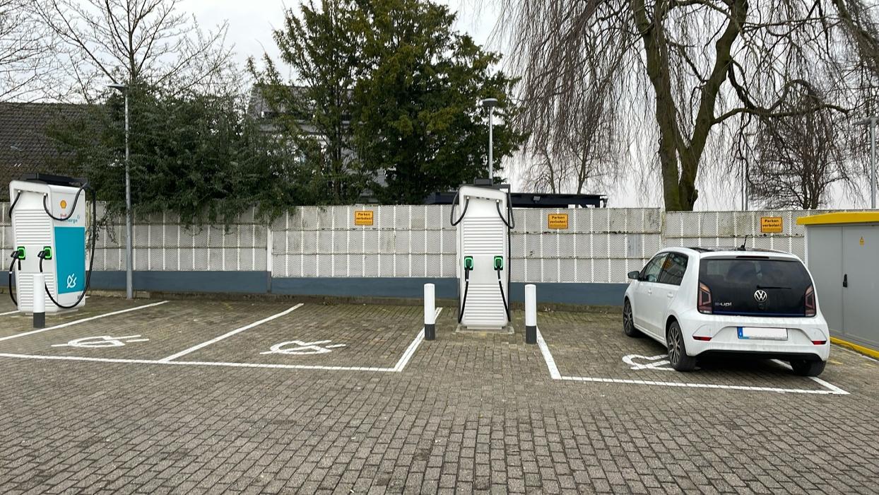 Shell Recharge Charging Station, Langenforther Straße in Hannover