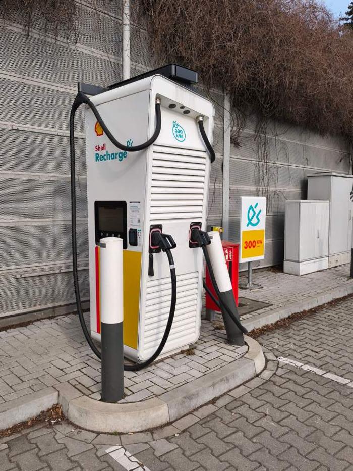 Shell Recharge Charging Station, ALT-KAULSDORF in BERLIN