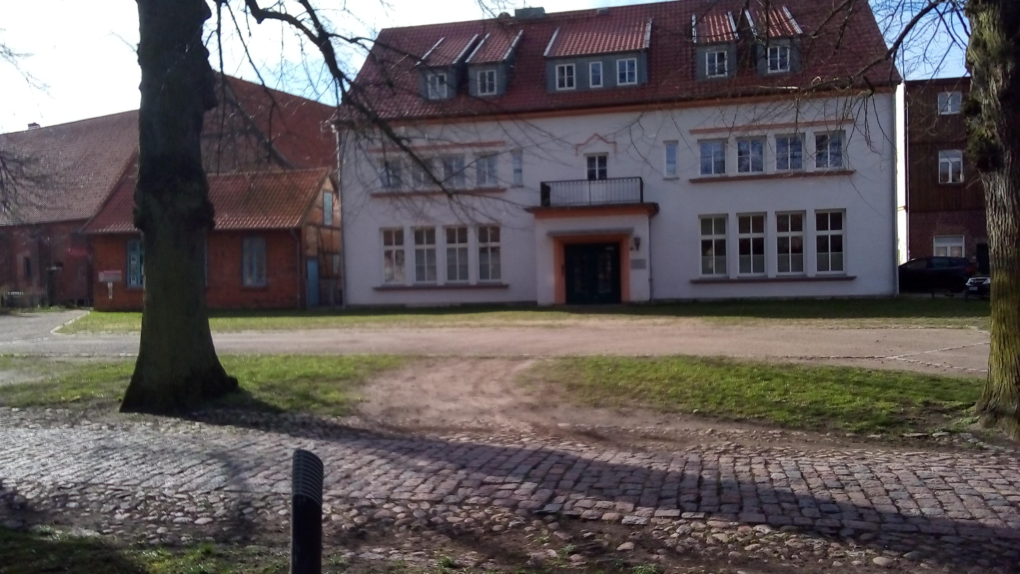 Rechtsanwalt Volker Warns, Kirchplatz in Rehna