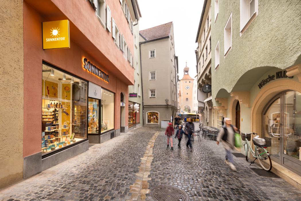 SONNENTOR Regensburg, Brückstraße in Regensburg