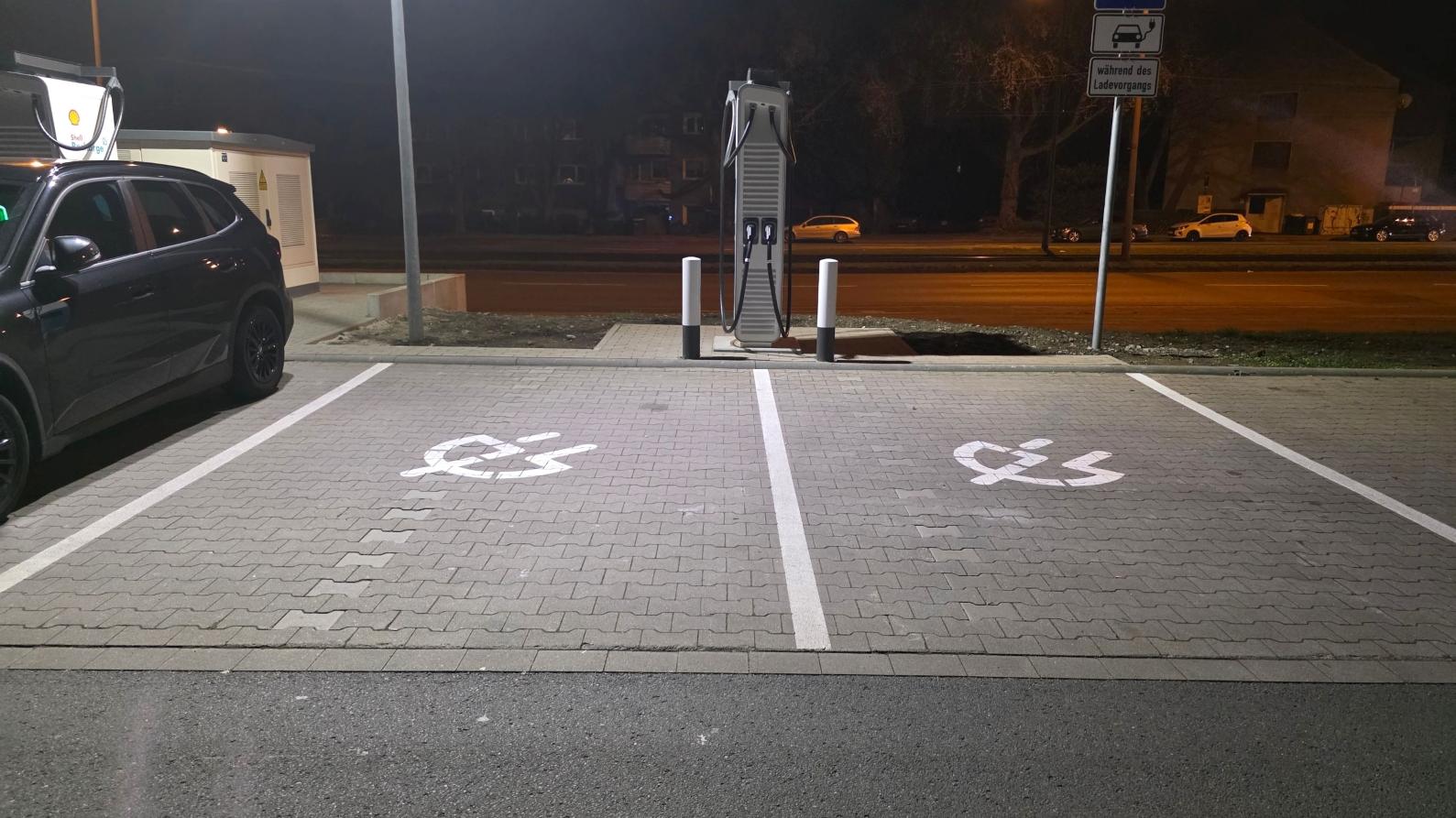 Shell Recharge Charging Station, Aktienstraße in Essen