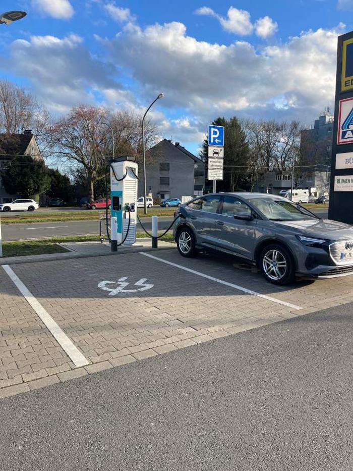 Shell Recharge Charging Station, Aktienstraße in Essen