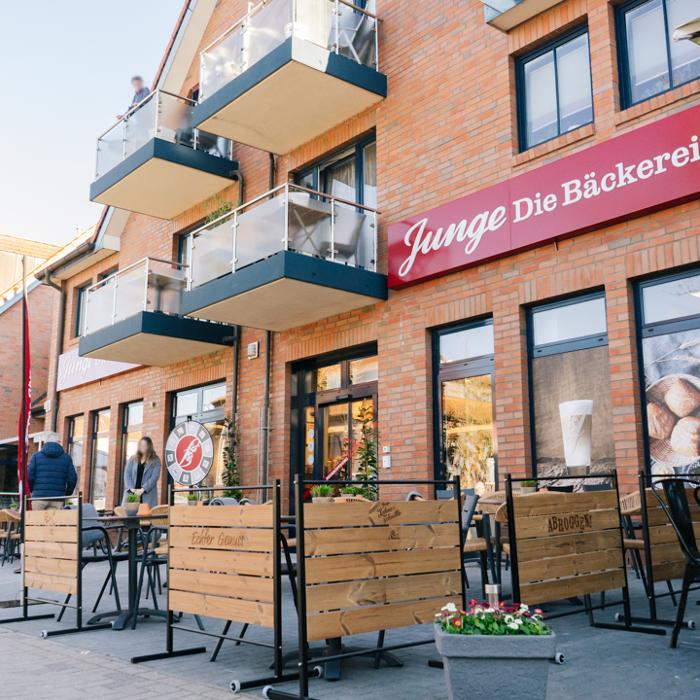 Junge Die Bäckerei., Ostseeallee in Ostseebad Boltenhagen