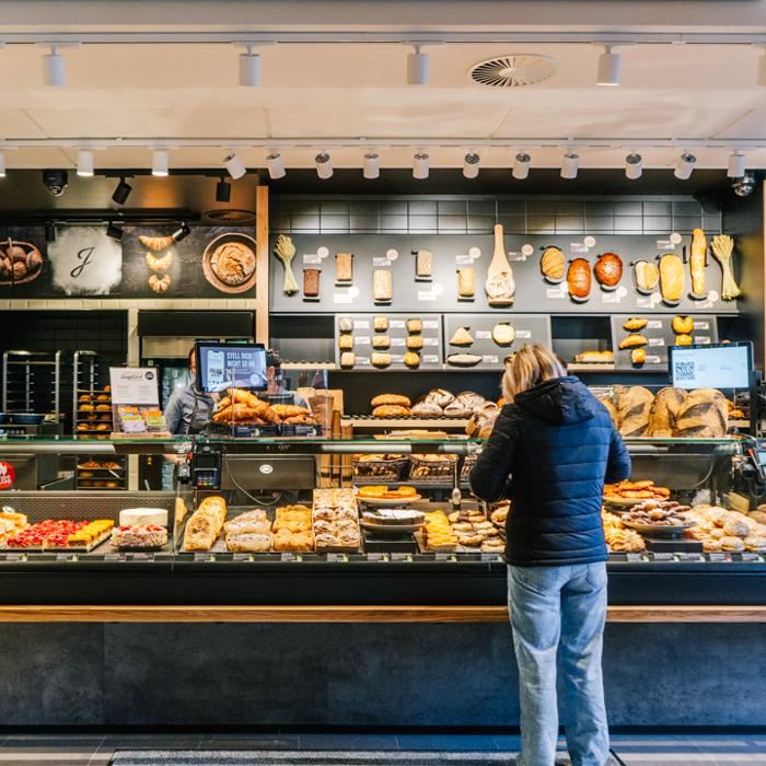 Junge Die Bäckerei., Ostseeallee in Ostseebad Boltenhagen