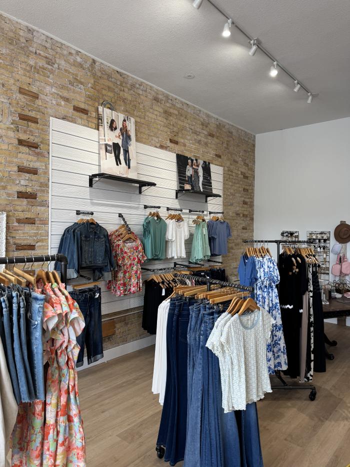 Mainstream Boutique Delano Image