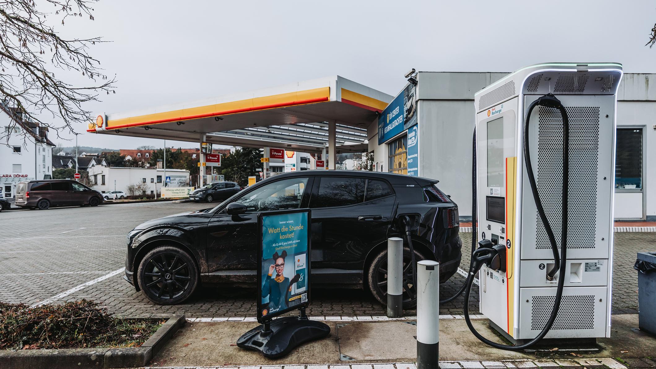 Shell Recharge Charging Station, Wilhelm-Dichmann-Straße in Kelkheim (Taunus)