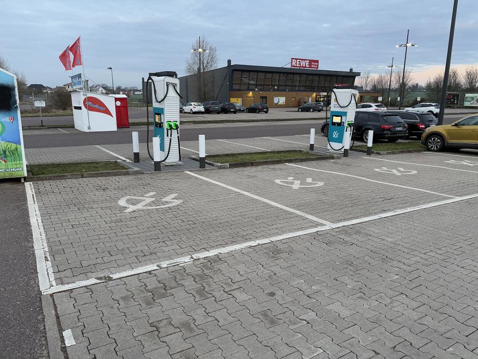 Shell Recharge Charging Station, Kümmelsberg in Magdeburg