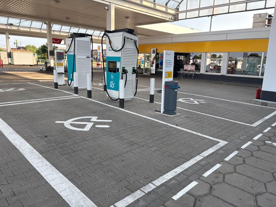 Shell Recharge Charging Station, Zum Raukler in Hohe Börde